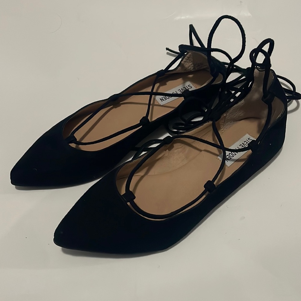 Steve Madden Lace Up Flats. Size 9
